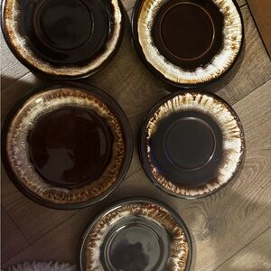 Elegant Brown and Cream Dinnerware Set of 10 (brown drip)